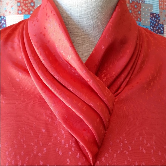 Red blouse - Picture 6 of 15